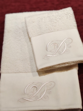 coppia asciugamani monogramma D